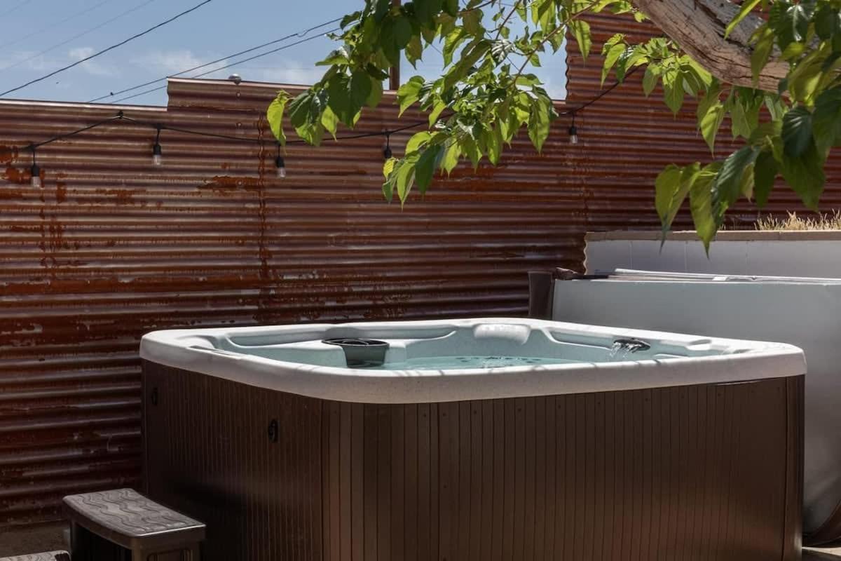 Joshua Tree - Le Tout Petit W Hot Tub Dış mekan fotoğraf