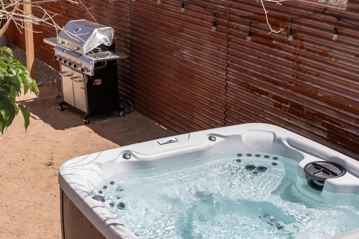 Joshua Tree - Le Tout Petit W Hot Tub Dış mekan fotoğraf